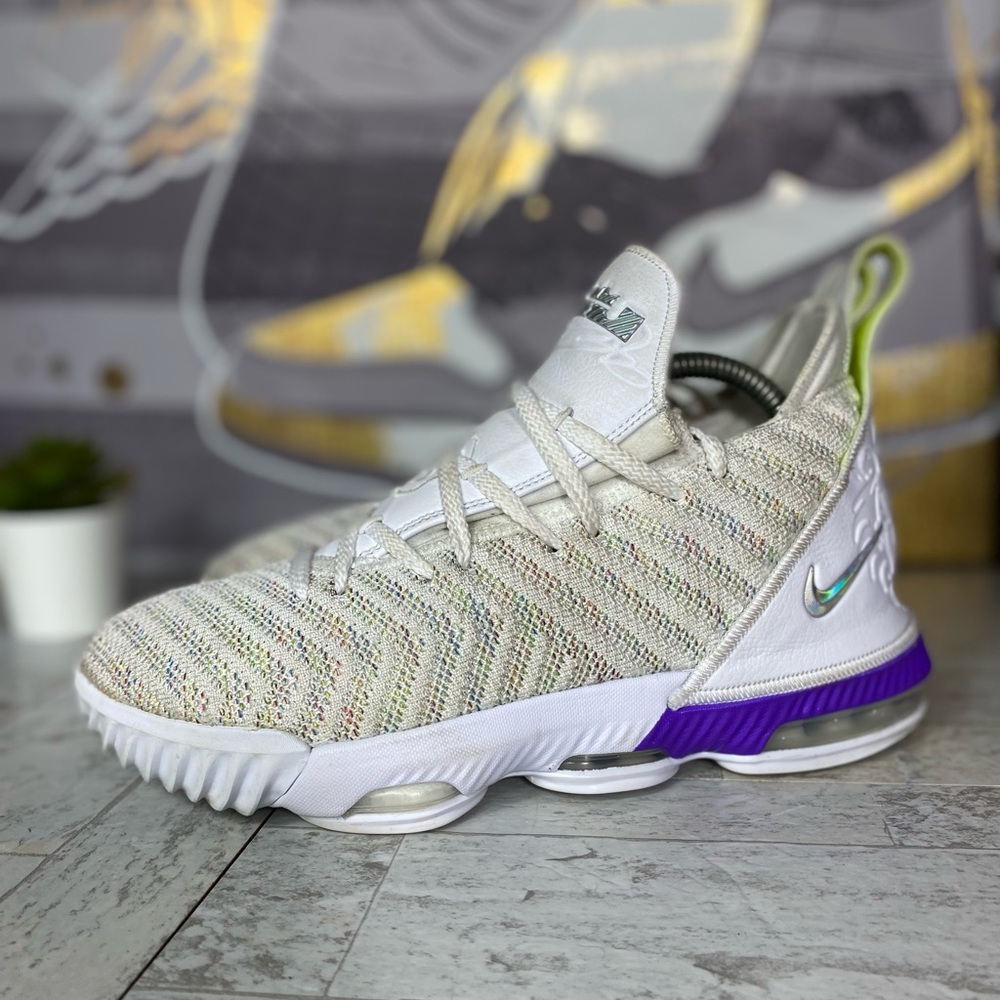 Nike Lebron XVI 16 Buzz Lightyear AQ2465-102 Size 5Y / Womens sz 6.5 Shoes (b#3)
